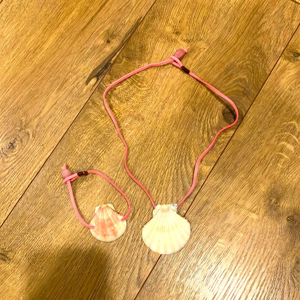 Matching Seashell Bracelet and Necklace Set